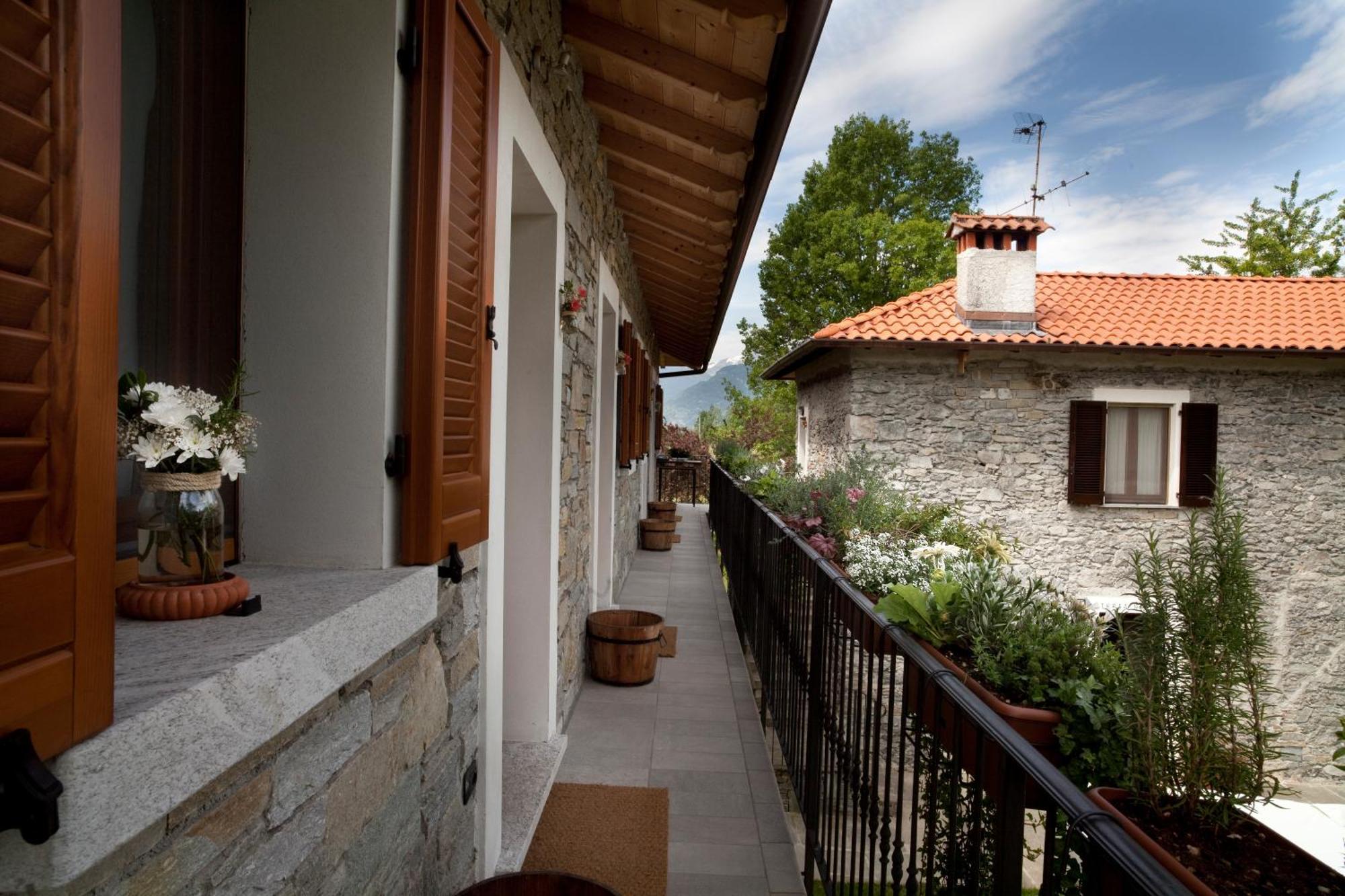Cascina Borgofrancone Aparthotel Gera Lario Kültér fotó